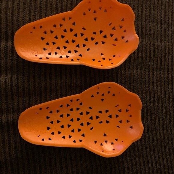 **SOLD*** ICON D30 knee armor inserts. NWOT. - Picture 2 of 4